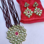 Shimti alloy gold plated maroon gold white jewellery set pack of 1 maroon