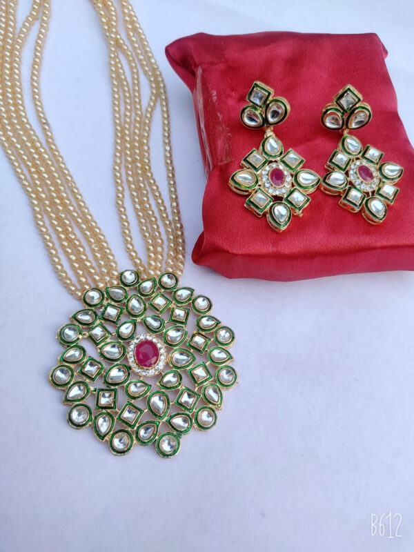 Shimti Alloy Gold-plated Rose Gold, White, Gold Jewellery Set (Pack of 1) – Rose Gold