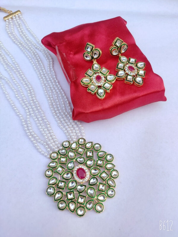Shimti Alloy Gold-plated White, Gold Jewellery Set – White