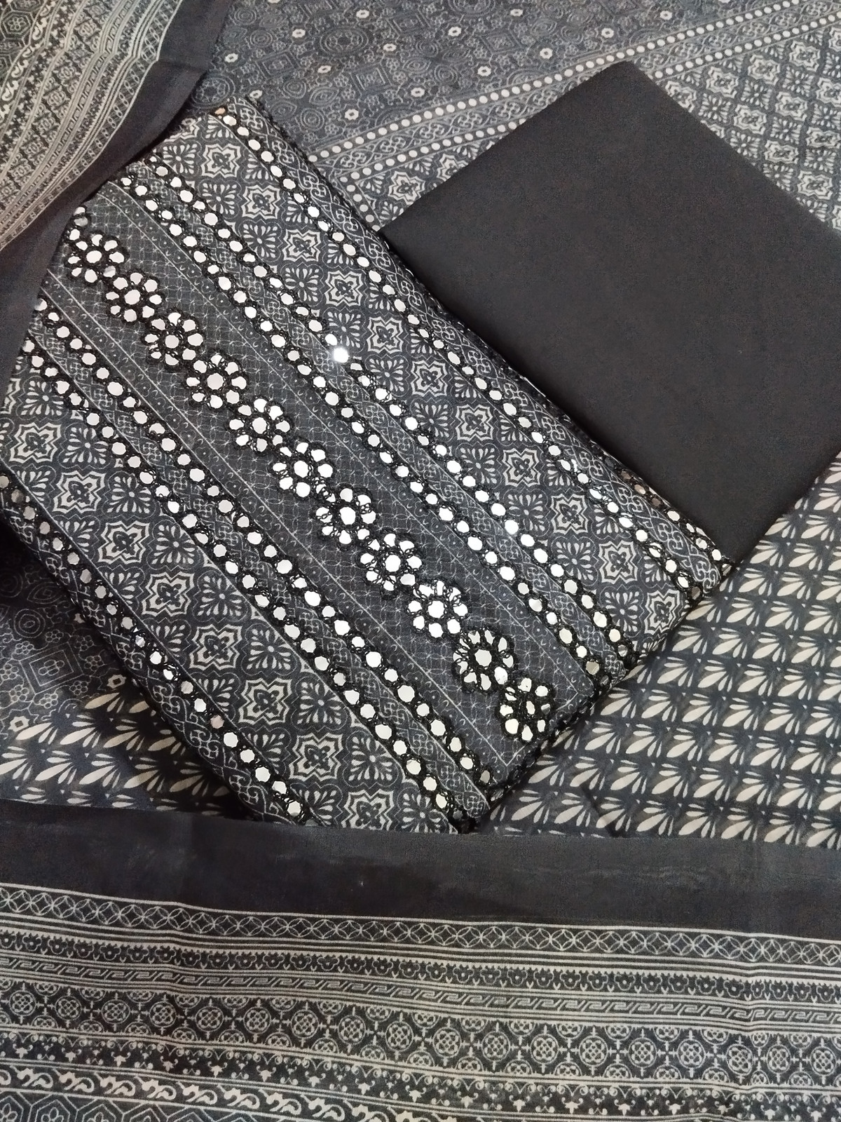 Shimti Chanderi Embroidered Salwar Suit Material () – Black